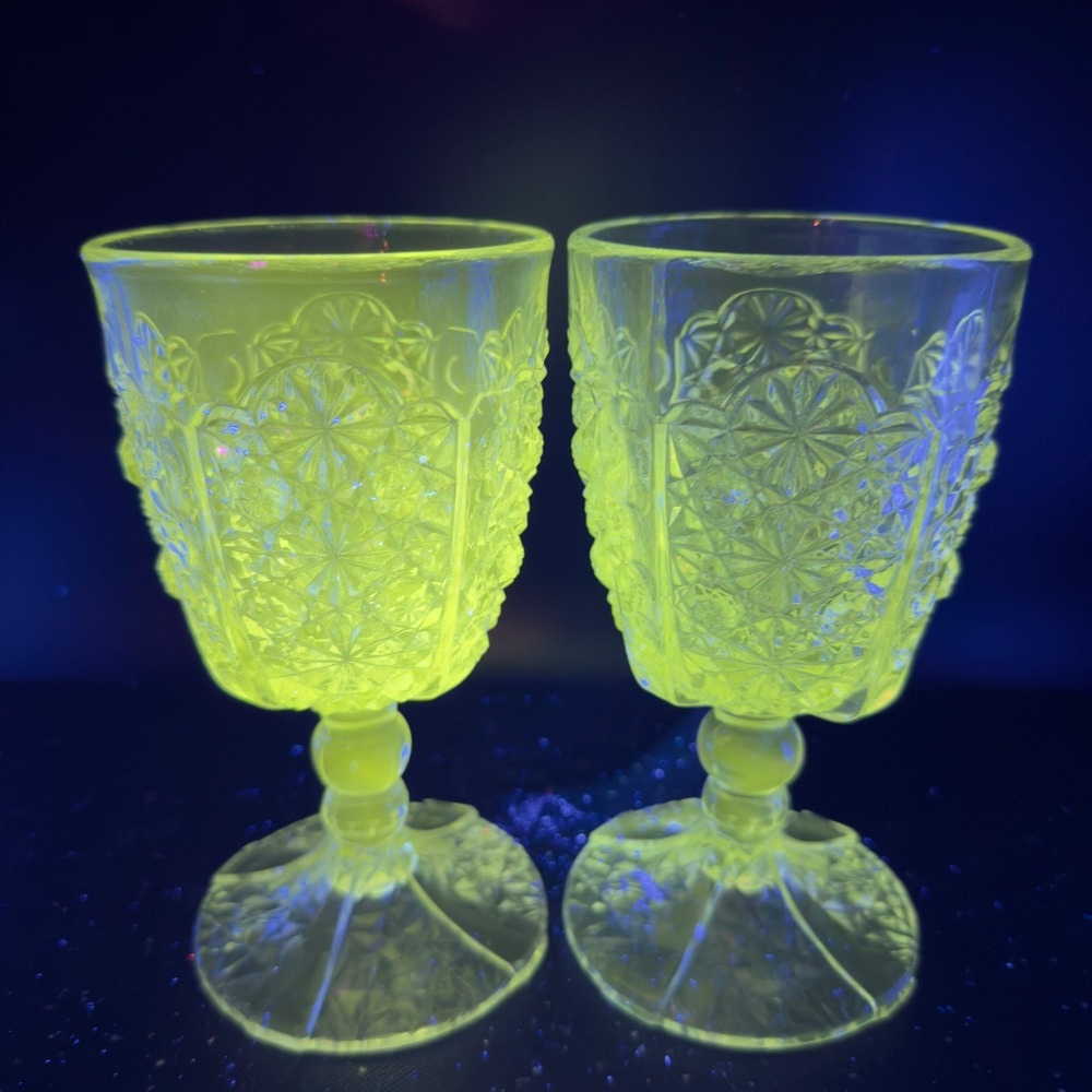 Adams & Co EAPG DAISY &‎ BUTTON THUMBPRINT Clear Goblet Cup Set2 Manganese 365nm